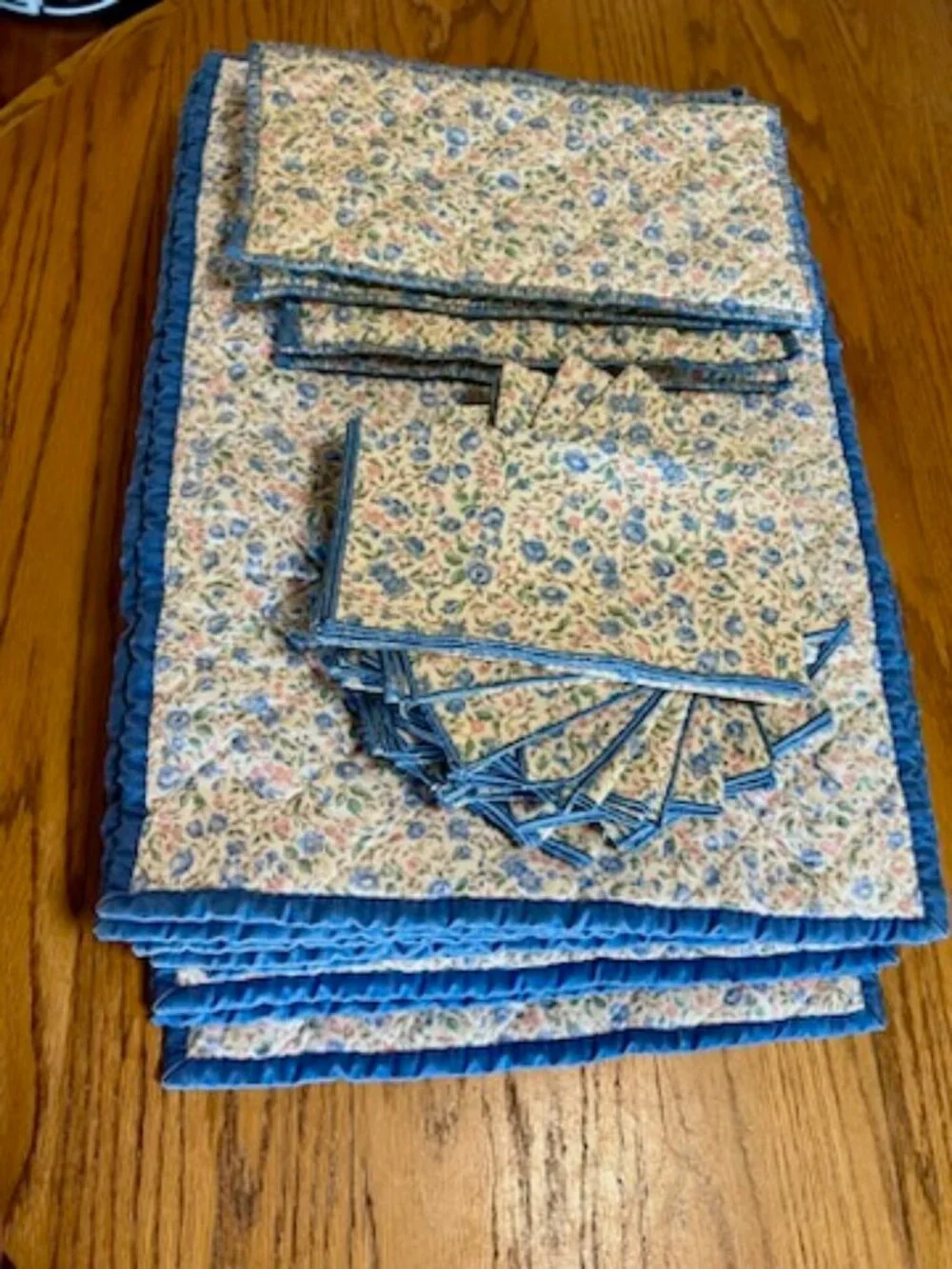 Handmade Quilted Floral Table Linens 32 Pc Placemat Napkin Hot Pad Set